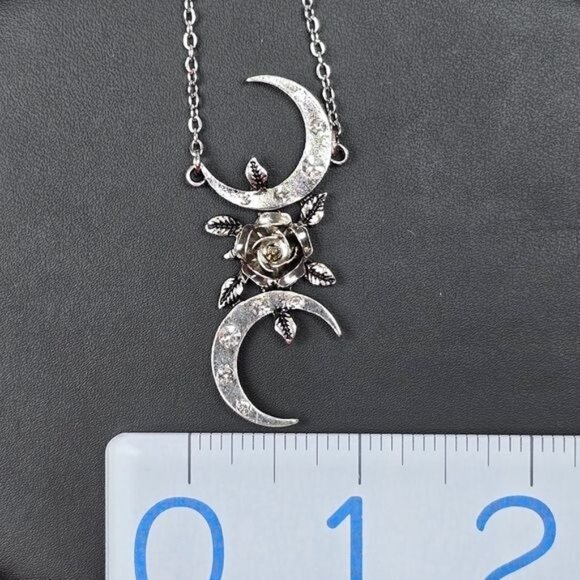 🎃 Double Crescent Moon and Rose Necklace (NWOT) - Picture 5 of 6